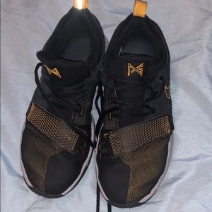 nike paul george basketball shoes